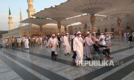 Payung raksasa di Masjid Nabawi. Payung di Masjid Nabawi Jadi Pemandangan Spektakuler Bagi Jamaah