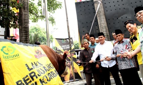 PBNU menerima qurban sapi seberat satu ton.