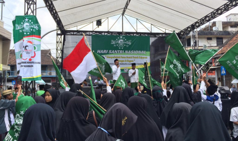 PCNU Kota Tasikmalaya menggelar perayaan Hari Santri Nasional di Jalan dr Soekardjo, Kota Tasikmalaya, Sabtu (19/10). 