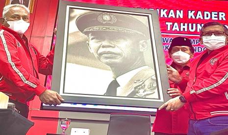 PDIP meresmikan gambar tokoh Bangsa di Gedung Kantor dan Sekolah Partai.