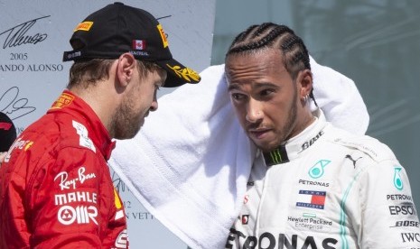 Pebalap Ferrari Sebastian Vettel (kiri) tampak bersebelahan dengan pemenang GP Kanada, Lewis Hamilton yang merupakan pebalap Mercedes, di Montreal,  Ahad (9/6).