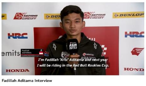 Pebalap Indonesia Fadillah Arbi Aditama menjadi juara 1 race 2 FIM JuniorGP kelas Moto3. 