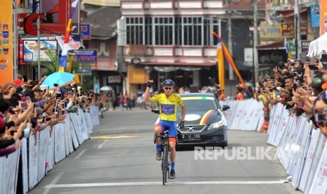 Pembalap Malaysia dari Tim Sapura Cycling Team, Jesse Ewart.