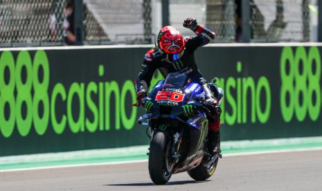 Pebalap tim Monster Energy Yamaha Fabio Quartararo menjuarai GP Portugal di Sirkuit Algarve, Portimao, Ahad (18/4).