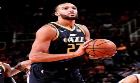 Pebasket Utah Jazz, Rudy Gobert, akan mendonasikan lebih dari 500.000 USD untuk membantu orang-orang yang terdampak pandemi virus corona yang membuat kompetisi NBA ditunda (Foto: pemain Utah Jazz, Rudy Gobert)