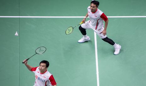 Pebulu tangkis ganda putra Indonesia Mohammad Ahsan (kanan) dan Hendra Setiawan (kiri).