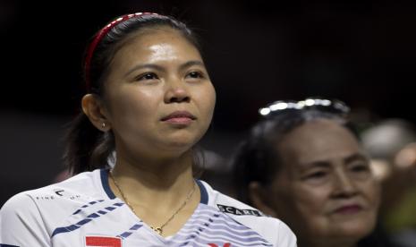 Pebulu tangkis ganda putri Indonesia Greysia Polii (kiri) menghadiri acara Testimonial Day Greysia Polii di Istora Senayan, Jakarta, Ahad (12/6/2022). Dalam acara tersebut Greysia Polii yang juga peraih medali emas Olimpiade Tokyo 2020 itu, secara resmi mengumumkan pensiun sebagai atlet bulu tangkis profesional. 