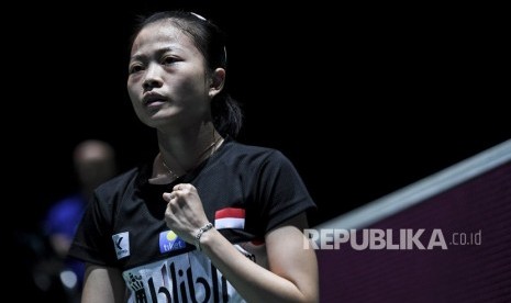 Pebulu tangkis Indonesia Fitriani mengepalkan tinju seusai mendapatkan poin saat melawan pebulu tangkis Jerman Yvonne Li pada babak pertama Kejuaraan Dunia Bulu Tangkis 2019 di St. Jakobshalle, Basel, Swiss, Selasa (20/8/2019).