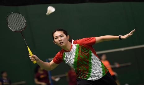 Pebulu tangkis Ribka Sugiarto berlatih dalam Pemusatan Latihan Nasional (Pelatnas) SEA Games di Pelatnas PBSI, Cipayung, Jakarta, Selasa (19/4/2022). PBSI menargetkan tim bulu tangkis Indonesia meraih tiga medali emas dalam SEA Games Vietnam pada Mei mendatang. Ribka akan jadi pasangan baru Apriyani Rahayu di sektor ganda putri.