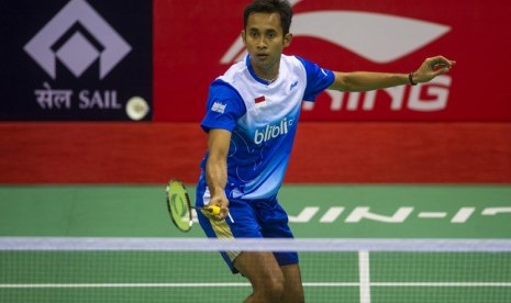  Pebulu tangkis tunggal putra Indonesia, Dionysius Hayom Rumbaka,saat melawan pebulu tangkis Nigeria, Enejoh Abah, dalam laga Piala Thomas 2014 di New Delhi, India, Selasa (20/5). 