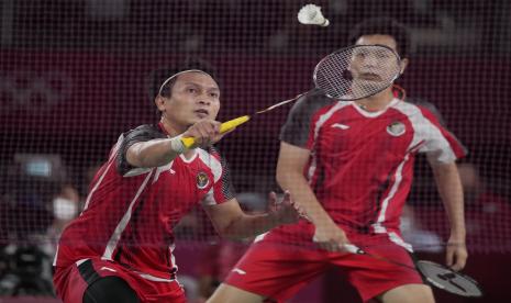 Pebulutangkis Indonesia Mohammad Ahsan (kiri) dan Hendra Setiawan.