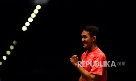  Pebulutangkis tunggal putra Indonesia Jonatan Christie bertanding melawan tunggal putra Thailand Khosit Phetpradab pada babak semi final bulutangkis beregu putra SEA Games 2017 Kuala Lumpur di Axiata Arena, Komplek Stadion Bukit Jalil, Rabu (23/8).