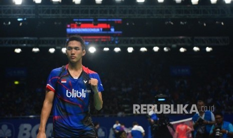  Pebulutangkis tunggal putra Indonesia Jonatan Christie melakukan selebrasi saat bertanding melawan tunggal putra dari taiwan HSU Jen Hao pada turnamen Indonesia Open 2016 di Istora Senayan, Jakarta, Rabu (1/6).(Republika/Raisan Al Farisi)