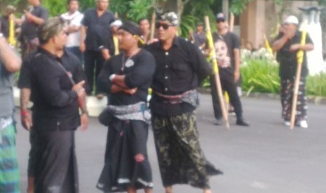 Pecalang menjaga Munas Partai Golkar di Bali