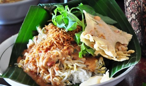 Pecel, a popular vegetarian food from East Java.