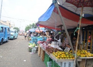 Pedagang buah di Pasar Minggu, Jakarta.