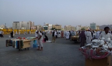 Pedagang di dekat Masjid Nabawi.