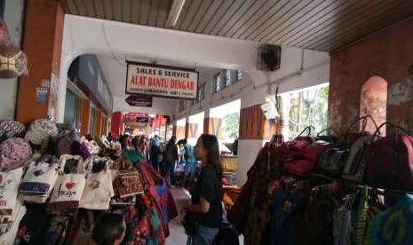 Pedagang di kawasan Malioboro.