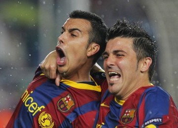 Pedro Rodriguez, striker Barcelona, bergembira bersama David Villa usai menggetarkan gawang Real Madrid.