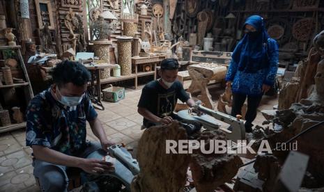  Kementerian Koperasi dan Usaha Kecil Menenhah (Kemenkop UKM) memberikan Fasilitasi Inkubasi Wirausaha kepada lembaga inkubator terpilih. 