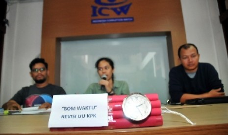 Pegiat ICW menolak revisi UU KPK Jakarta, Ahad (21/6).