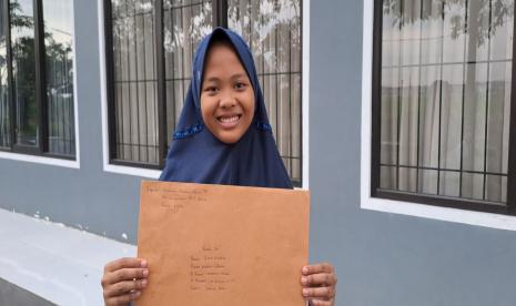 Pegiat lingkungan cilik asal Gresik, Aeshnina Azzahra Aqilani.