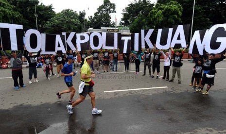 Pegiat Pemilu Bersih melakukan aksi kampanye 