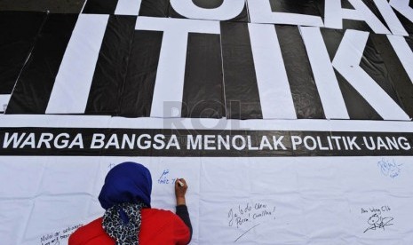 Pegiat Pemilu Bersih melakukan aksi kampanye 