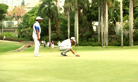 Pegolf Indonesia Rory Hie (kanan).