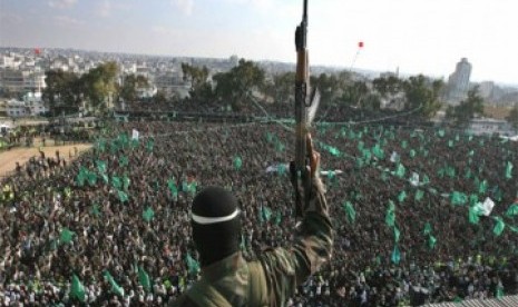 Hamas memiliki ikatan ideologi dan sejarah dengan Ikhwanul Muslimin. Pejuang Hamas, ilustrasi