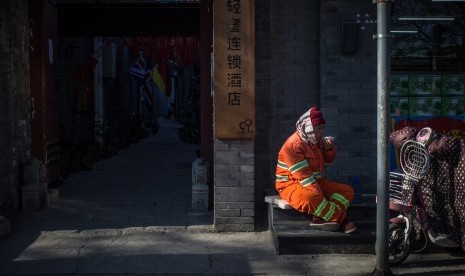 Pekerja di Cina sedang beristirahat.