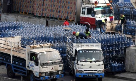 Laporan menyebut ribuan armada truk angkut dengan tonase dan kubikasi berlebih. Ilustrasi truk galon