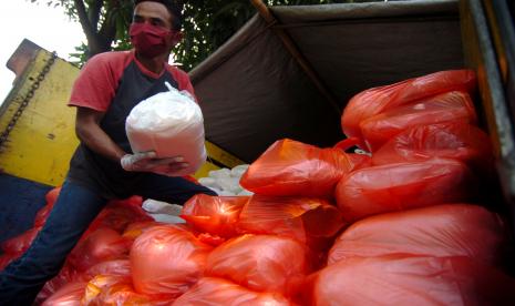 Warga Isolasi di Kediri Terima Paket Sembako dan Sayur. Foto ilustrasi.