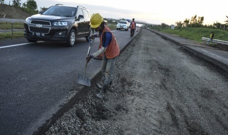 Perbaikan jalan menghadapi musim mudik lebaran 