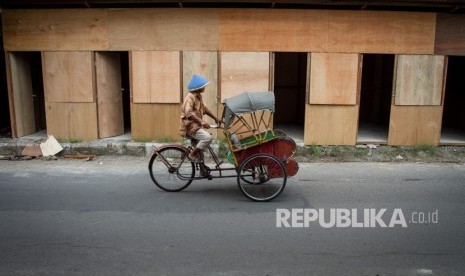 Kios darurat di Pasar Legi, Solo, Jawa Tengah.