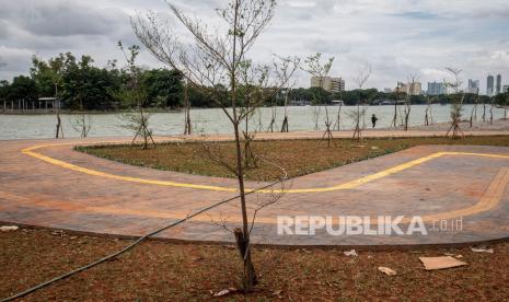 Taman di Danau Sunter, Jakarta Utara.