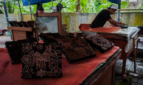 Ilustrasi UMKM batik Tanah Air