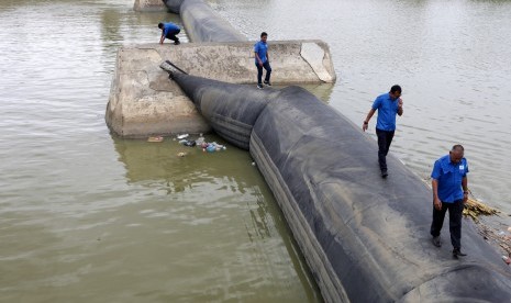 Kementerian Perencanaan Pembangunan Nasional Republik Indonesia/Badan Perencanaan Pembangunan Nasional (Kementerian PPN/Bappenas) mengatakan rendahnya tata kelola dan kapasitas kelembagaan menjadi salah satu sebab belum tercapainya target akses air minum.