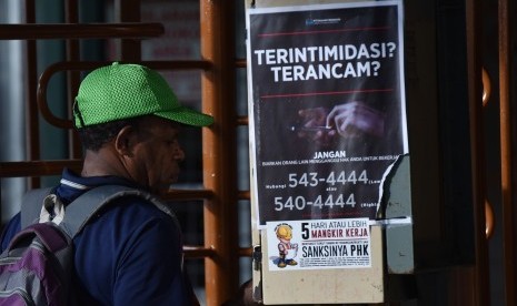 Pekerja PT Freeport memasuki Kawasan Terminal Gorong-Gorong, Timika, Papua. Setelah karyawan Freeport meninggal ditembak KKB, manajemen imbau waspada. Ilustrasi.