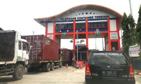 Pelabuhan Boom Baru Palembang terminal kontainer yang dikelola PT  Pelabuhan Indonesia (Pelindo) II atau Indonesia Port Company (IPC) cabang Palembang. 