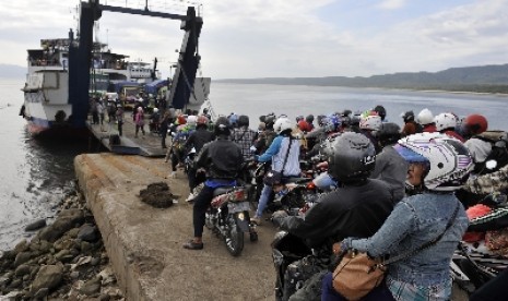 Pelabuhan Gilimanuk, Bali.