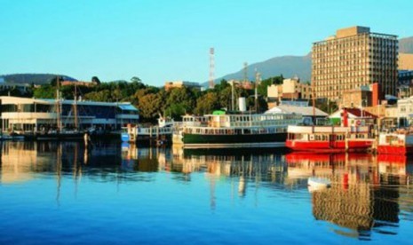 Pelabuhan Hobart merupakan salah satu lokasi yang banyak dikunjungi wisatawan yang berkunjung ke Tasmania.  