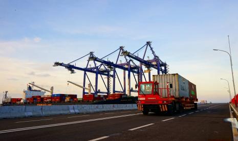 Pelabuhan Kuala Tanjung - Terminal Multipurpose Kuala Tanjung.