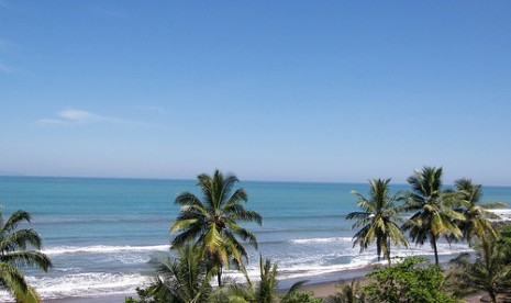 Pengunjung Ke Objek Wisata Pantai Sukabumi Mulai Berkurang