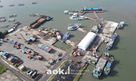 Pelabuhan Tanjung Pandan Belitung, Provinsi Bangka Belitung. Kantor Syahbandar dan Otoritas Pelabuhan (KSOP) Kelas IV Tanjung Pandan, Belitung, Provinsi Kepulauan Bangka Belitung, mencatat penumpang arus balik di Pelabuhan Tanjung Pandan, Jumat (6/5/2022), meningkat.