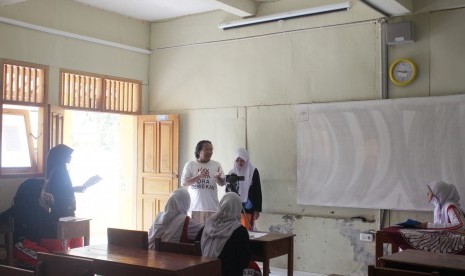 Pelajar dari SMK Muhammadiyah Bobotsari, Purbalingga, tengah mengikuti workshop produksi film pendek