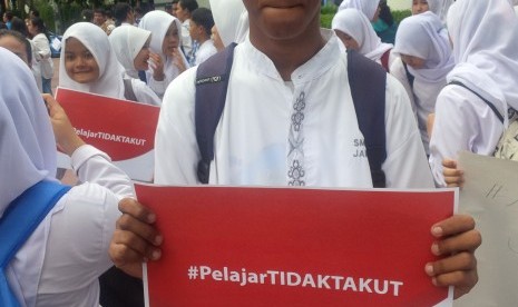 Pelajar di Jakarta melakukan aksi melawan terorisme #pelajar TIDAK TAKUT