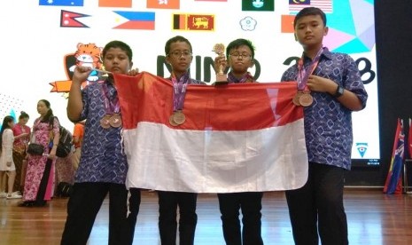 Pelajar Indonesia berhasil meraih 3 medali perunggu dan 2nd Runner Up di ajang Malaysia International Mathematics Olympiad di SJK(C) Lik Hung, Selangor, Malaysia. 