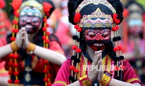 Tari topeng kesenian tradisional asal Cirebon (