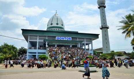 Pelajar Pondok Modern Darussalam Gontor di Kabupaten Ponorogo, Jawa Timur. Gontor gunakan metode hisab tentukan awal Syawal 1444 H 